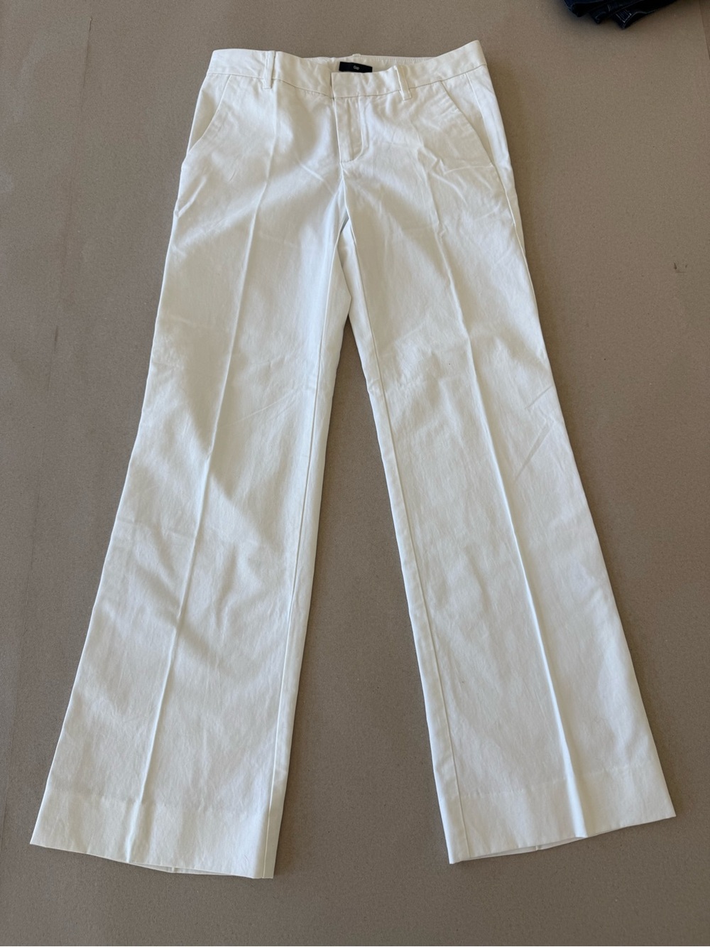 GAP — White Chino Dress Pants - Classic Tailored Fit — Size 2